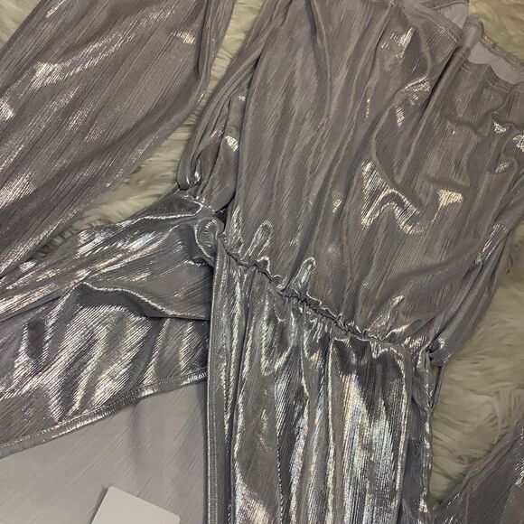 Yoins small silver shimmering long sleeve romper NWT - Picture 9 of 10